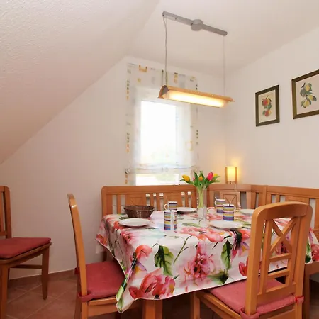 Apartment Haus Mare 1 *